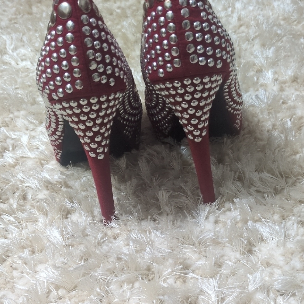 Chic ♥️ Studded Heels - Picture 3 of 5